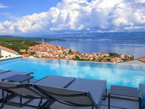 Ferienhaus Luxuriöse Villa mit Pool und fantastischem Meerblick