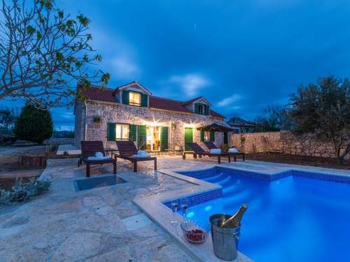 Ferienhaus Lipa mit Schwimmbad