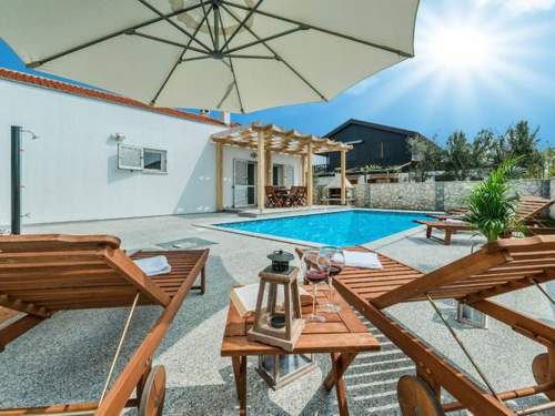 Ferienhaus Strandhaus mit Pool in Meeresnähe