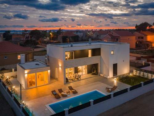 Ferienhaus Villa in Strandnähe, Pool, Kinderspielplatz