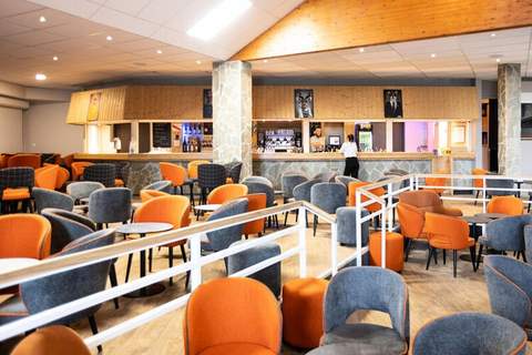 Village Club MMV Les Bergers **** - Pension complète - Ferienunterkunft in Alpe d'Huez (4 Personen)