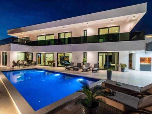 Ferienhaus Villa Royal Hill with pool