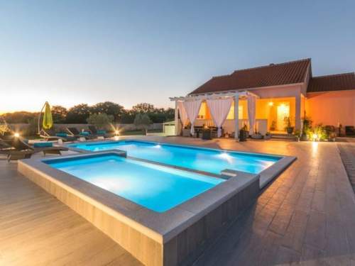 Ferienhaus Beautiful villa Maris with pool
