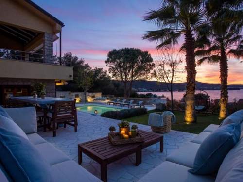 Ferienhaus Villa Barotul with pool