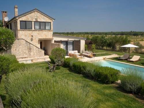 Ferienhaus Villa Royal with heated pool