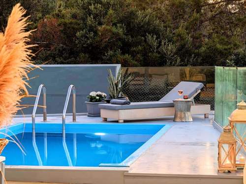 Ferienhaus Olivengrüne Villa mit privatem beheiztem Pool