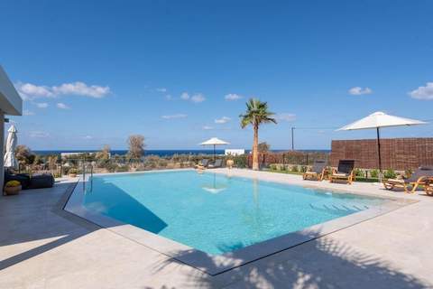 Aquarella Stunning Villa with Pool Steps to Sea - Ferienunterkunft in Heraklion (12 Personen)