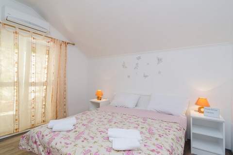 Guest House Daniela - Double Room with Terrace and Sea View - SOBA 8 - Ferienunterkunft in Mlini (2 Personen)