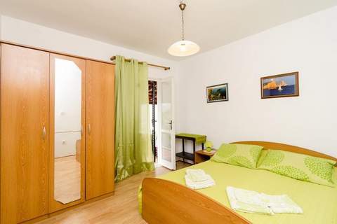 Guest House Kola - Double Room with Terrace - Ferienunterkunft in Slano (2 Personen)