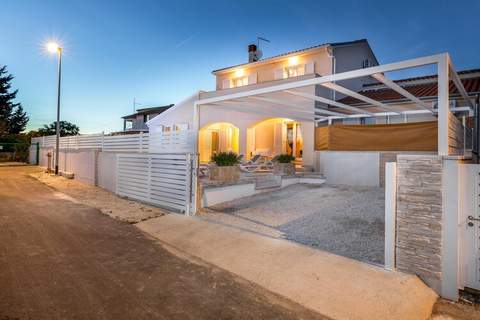 Villa Ostone - Ferienunterkunft in Pula (11 Personen)
