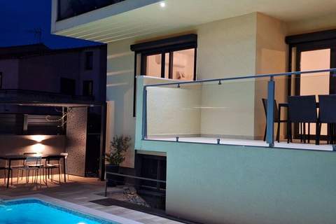 Apartment Cvita & Roza - Two Bedroom apartment with Terrace (Cvita) (A2) - Ferienunterkunft in Sibenik (4 Personen)