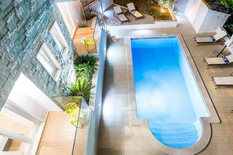 Ferienunterkunft in Bol (12 Personen)