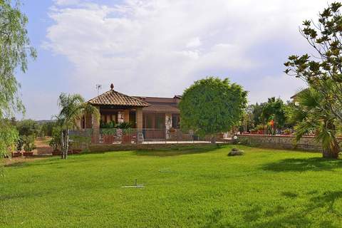 Ferienhaus Solarino-Villa Eureka mit Privatpool - Ferienunterkunft in Solarino (6 Personen)