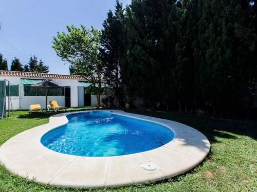 Ferienhaus in Conil De La Frontera mit gemeinsamem Pool, Grill und Garten