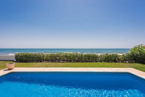 1100 - BEACH FRONT VILLA - Ferienunterkunft in Marbella (7 Personen)