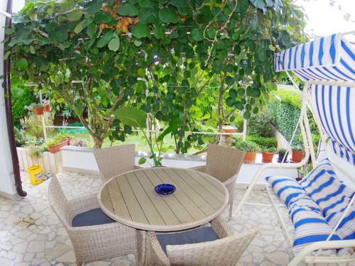 Ferienwohnung Geräumige Ferienwohnung in Fažana mit Gemeinsamem Grill