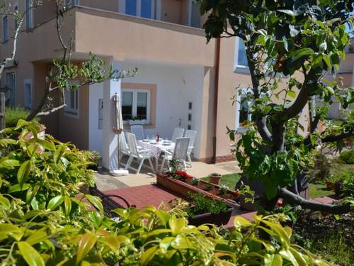 Ferienwohnung Helle Ferienwohnung in Vinkuran mit Garten, Grill und Terrasse