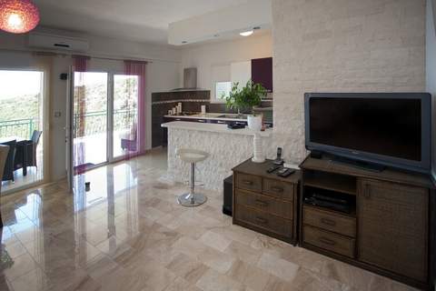 Wonderful Visinisce Apartments with Terrace and Sea Views - Standard Two Bedroom Apartment  (Owner 1) - Ferienunterkunft in Vinisce (4 Personen)