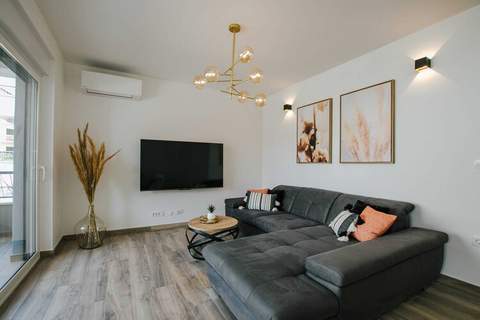 Spacious Luxury Trogir Apartments - Classic Two Bedroom Apartment (Coral) - Ferienunterkunft in Trogir (4 Personen)