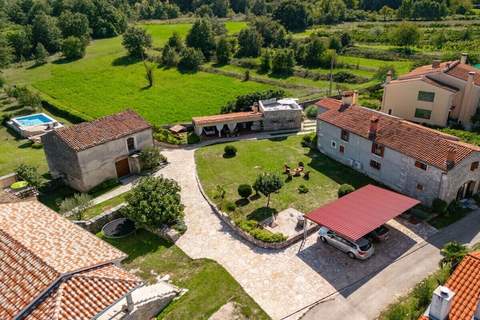 Ferienunterkunft in Nedescina (10 Personen)