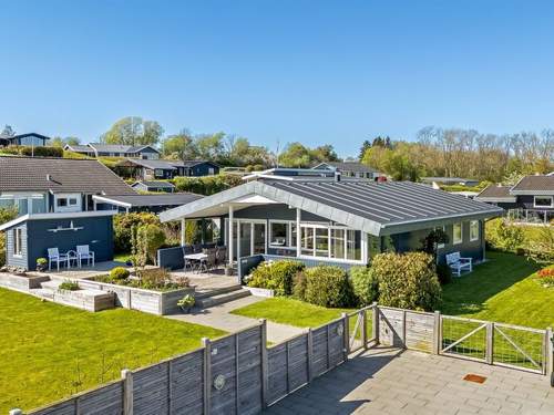 Ferienhaus Carlie - 400m from the sea