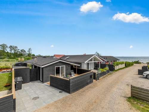 Ferienhaus Sylvelin - 40m from the sea