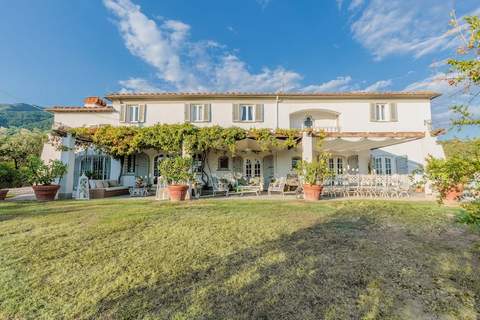 Villa Noa, a Private Retreat with View - Ferienunterkunft in Capannori (16 Personen)