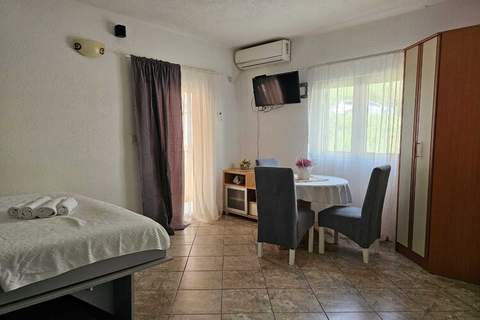 Chic & Sleek Apartments in Kotor - Studio with Balcony - Attic - Ferienunterkunft in Kotor (2 Personen)