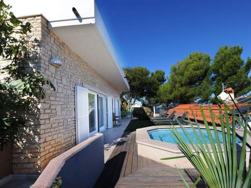 Ferienwohnung Wunderschöne Wohnung in Crveni Vrh mit Grill, Terrasse und Garten