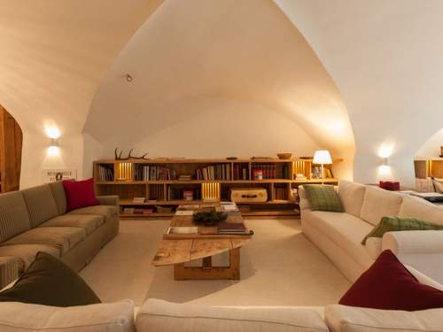 Ferienwohnung Ches'Ota: Historisches Engadinerhaus mit Garten und moderner Note