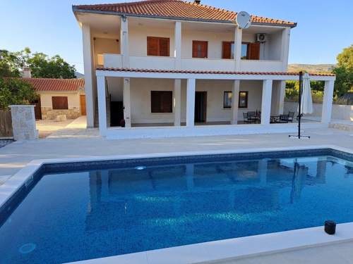 Ferienhaus Charmy Luna mit Pool