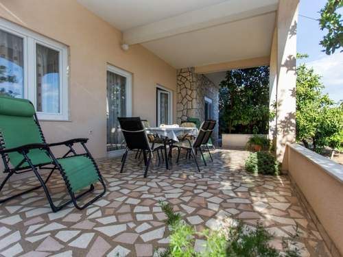 Ferienwohnung Strandnahe Ferienwohnung Jure mit großer Terrasse