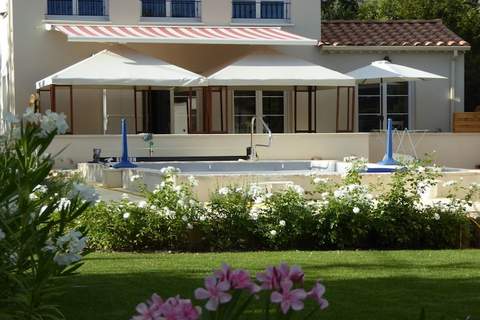 Ferienunterkunft in Paradou (6 Personen)