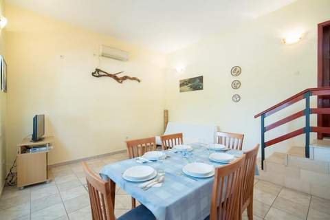 Apartments Ana & Bogdan - Two Bedroom Apartment with Terrace (A4) (ST) - Ferienunterkunft in Postira (4 Personen)