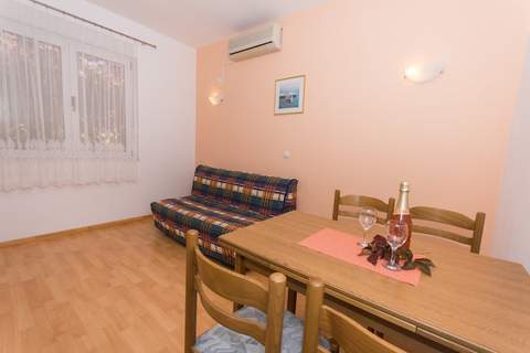 Apartments Mastelić - One Bedroom Apartment with Balcony and Sea View br.1 - Ferienunterkunft in Trogir (4 Personen)