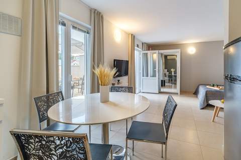 Apartments Tomy - Studio Apartment with terrace - Ferienunterkunft in Sutivan (2 Personen)