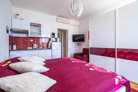 Apartments & Rooms Mara & Petrunjela - Studio Apartment with Balcony and Sea View (Studio s balkonom) - BR. 2 - Ferienunterkunft in Cavtat (2 Personen)