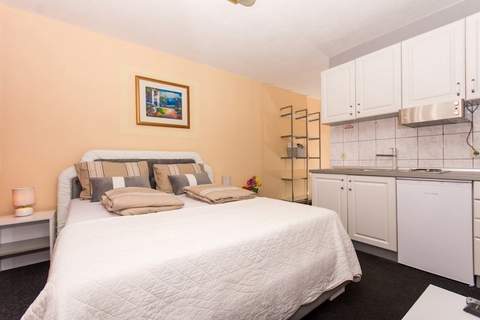 Villa Stil - One Bedroom Apartment with Balcony and Sea View 102 - Ferienunterkunft in Okrug Gornji (4 Personen)
