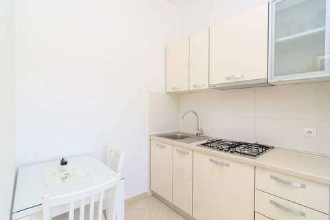 Apartments & Rooms Barišić - Standard Studio Apartment with Balcony and Garden View (G1-6) - Ferienunterkunft in Kupari (2 Personen)