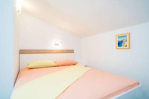 Apartments & Rooms Barišić - Double Room with Patio and Garden View(Second floor-Soba 2) - Ferienunterkunft in Kupari (2 Personen)