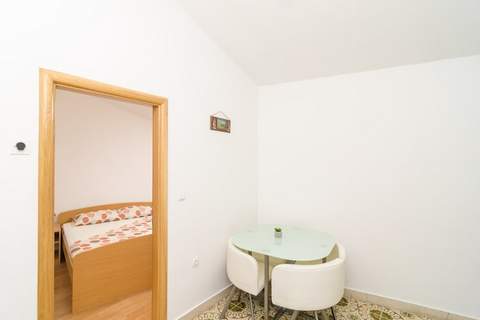 Apartments & Rooms Barišić-Comfort One Bedroom Apartment with Balcony and Garden View (Apt Preko-5) - Ferienunterkunft in Kupari (2 Personen)