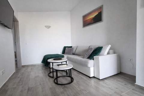 Apartments Sunset - Two bedroom Apartment with Terrace and Sea View (Gornji) - Ferienunterkunft in Porec (4 Personen)