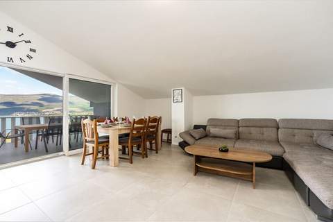 Villa Ivanovi Dvori - Seven Bedroom Villa with Private Pool - Ferienunterkunft in Benkovac (14 Personen)