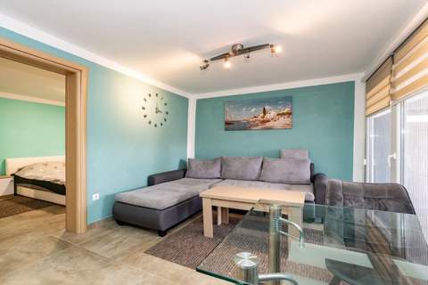 Apartments Robi & Kristina - One Bedroom Apartment with Terrace A3 - Ferienunterkunft in Benkovac (4 Personen)