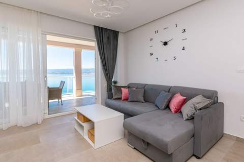 Apartments Hope (Dugi Rat) - Three-Bedroom Apartment with Jacuzzi (Stanko) - Ferienunterkunft in Dugi Rat (7 Personen)
