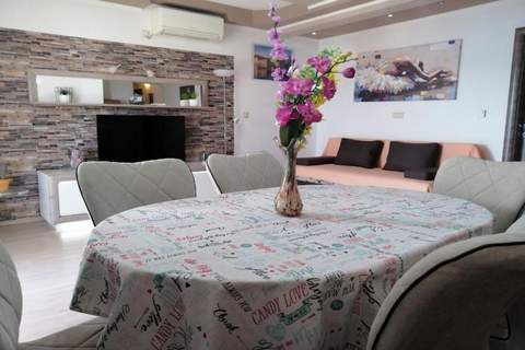 Apartment Libe with Sea View Trogir - Two Bedroom Apartment with Balcony - Ferienunterkunft in Seget Donji (6 Personen)