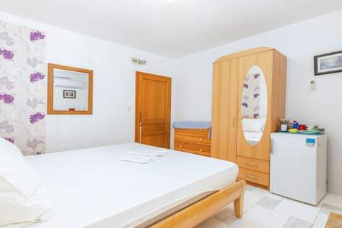 Apartments Manda - Double Room With Terrace (A6) - Ferienunterkunft in Fazana (2 Personen)