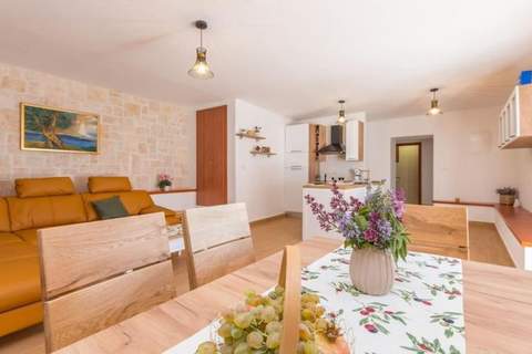 The Grandfather Villa – Heated Pool Retreat - Ferienunterkunft in Zadar (6 Personen)
