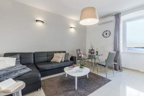 Pula Garden Apartments with Shared Pool - Classic One Bedroom Apartment with Sea View - Ferienunterkunft in Pula (2 Personen)