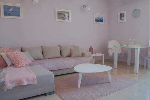 Pula Garden Apartments with Shared Pool - Superior One Bedroom Apartment with Sea View - Ferienunterkunft in Pula (3 Personen)